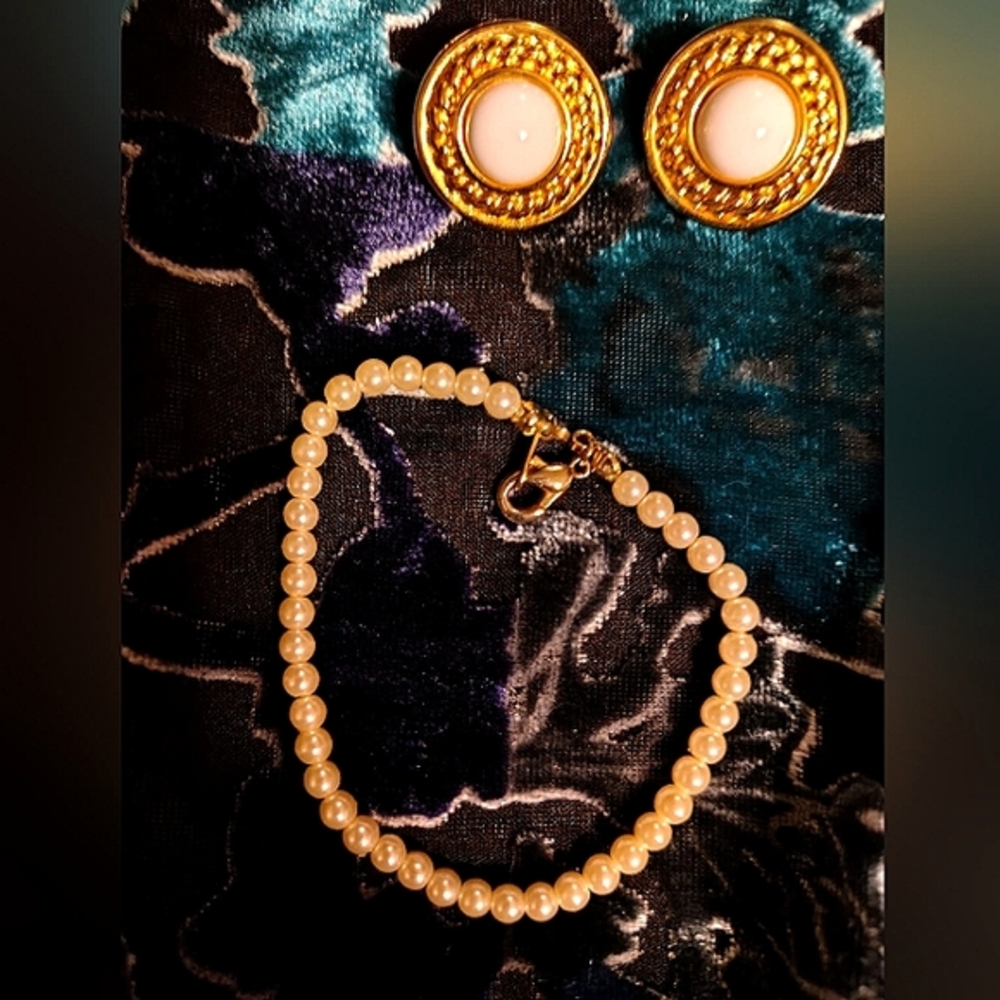Monet Milk Gold Tone Earrings With Unsigned Sphere Snake Chain Necklace 4 Piece - Picture 10 of 12
